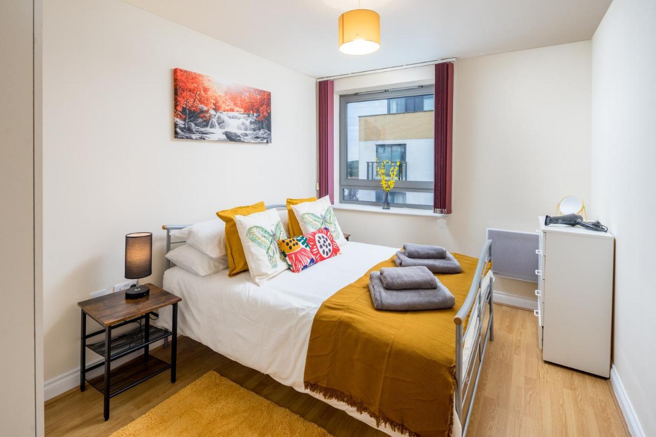 Central Watford Stylish 2 Bedroom Serviced With Free Parking Apartment