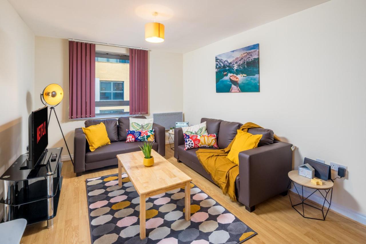 Central Watford Stylish 2 Bedroom Serviced With Free Parking Apartment *