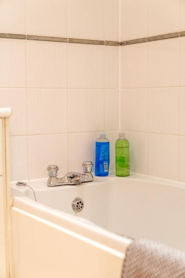 Central Watford Stylish 2 Bedroom Serviced With Free Parking Watford (Hertfordshire)