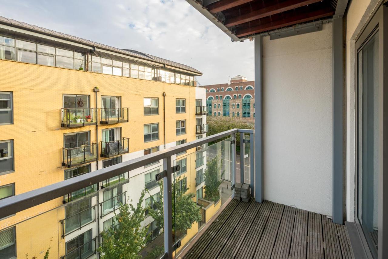 Central Watford Stylish 2 Bedroom Serviced With Free Parking *