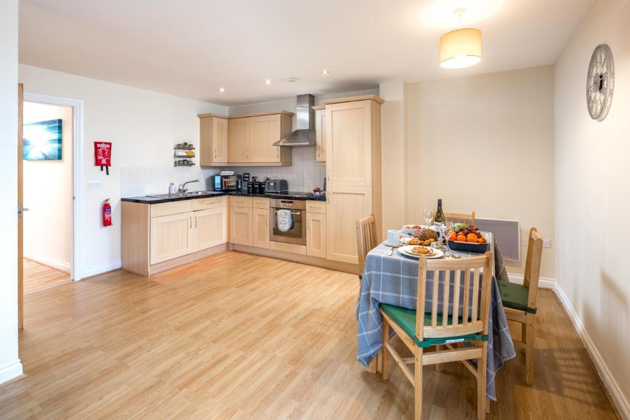 Central Watford Stylish 2 Bedroom Serviced With Free Parking Apartment *
