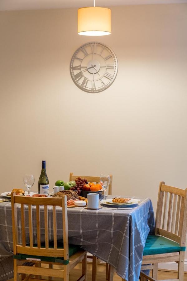 Central Watford Stylish 2 Bedroom Serviced With Free Parking Watford (Hertfordshire)