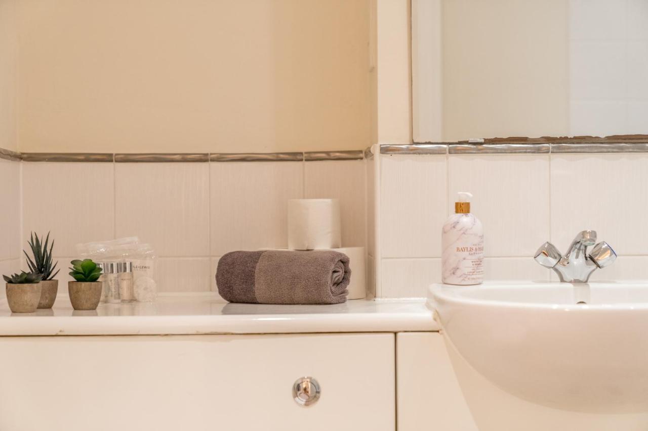 Central Watford Stylish 2 Bedroom Serviced With Free Parking Watford (Hertfordshire)