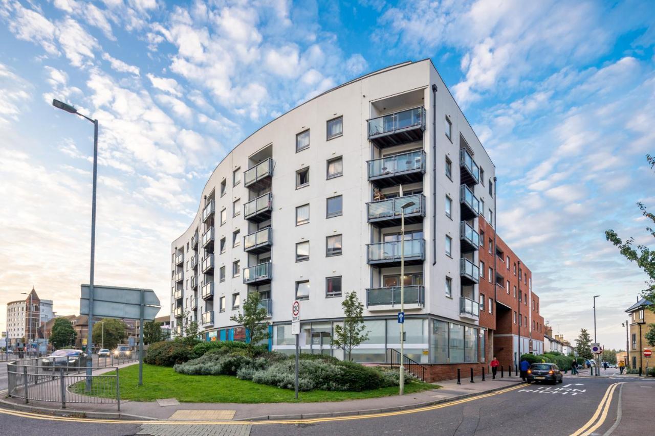 Central Watford Stylish 2 Bedroom Serviced With Free Parking Watford (Hertfordshire)